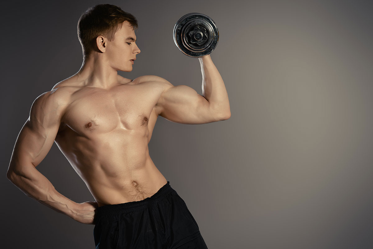 Comment pomper rapidement et gagner 5-7 kg. muscles : conseils et exercices